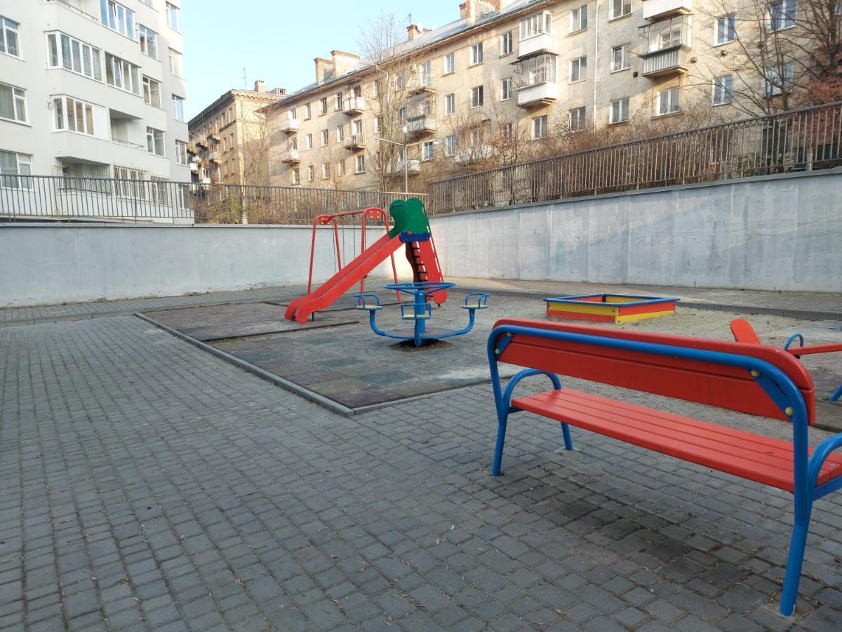 Central Point Apartment Lviv Bagian luar foto