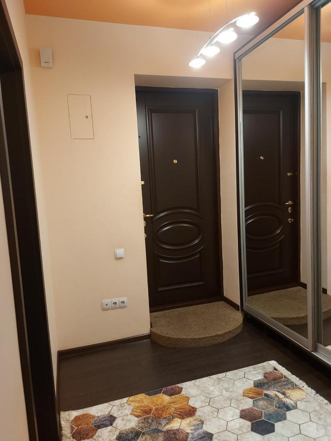 Central Point Apartment Lviv Bagian luar foto