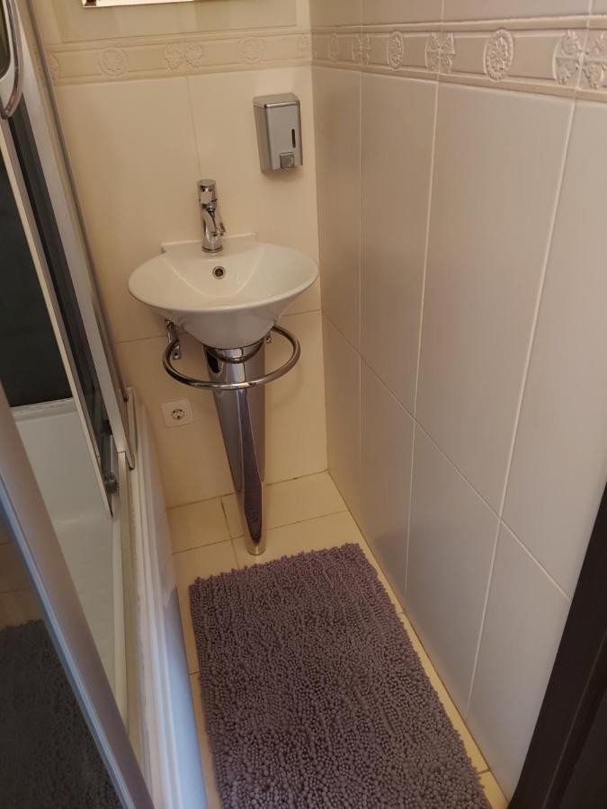 Central Point Apartment Lviv Bagian luar foto